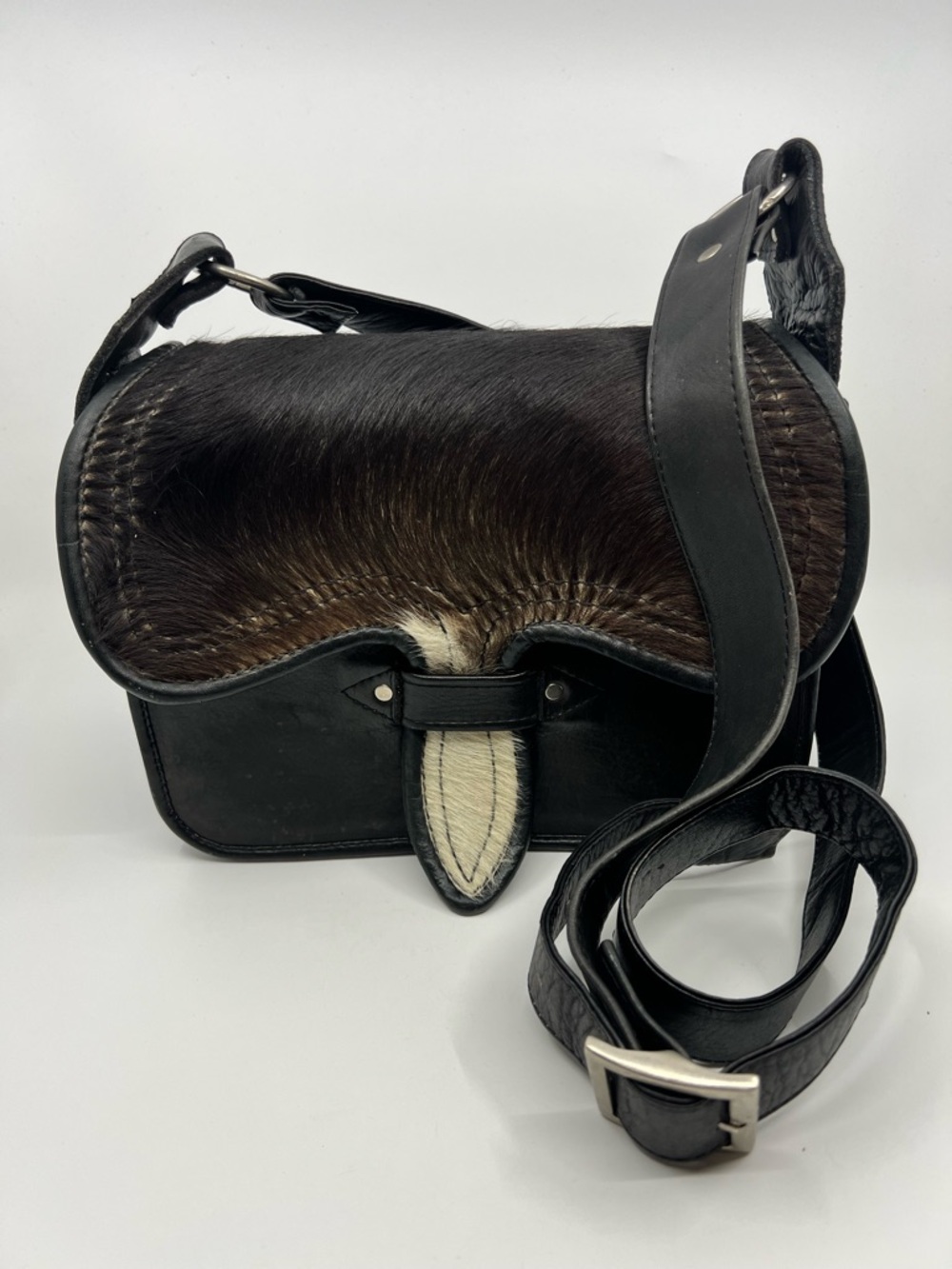 Carriel El Tradicional Columbian Traditional Leather And Calf Fur Crossbody